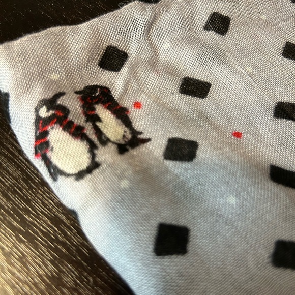 Vera Bradley Playful Penguins Gray Soft Fringe lightweight oblong Scarf New - Picture 4 of 9